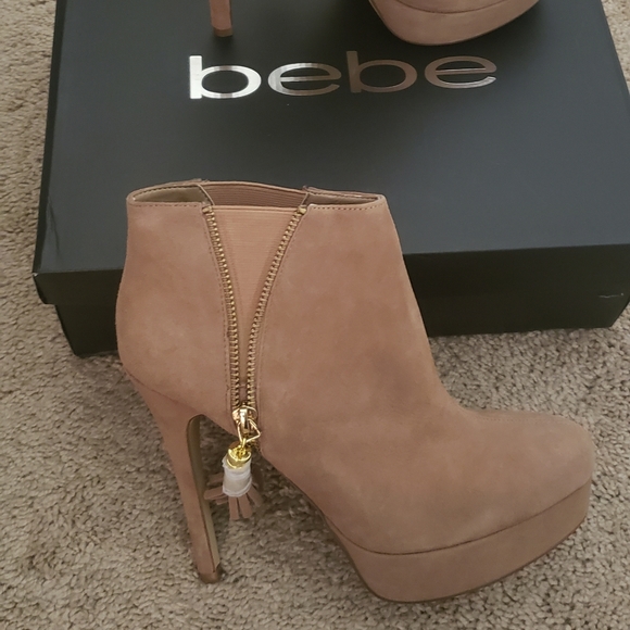NIB bebe suede booties - Picture 2 of 4